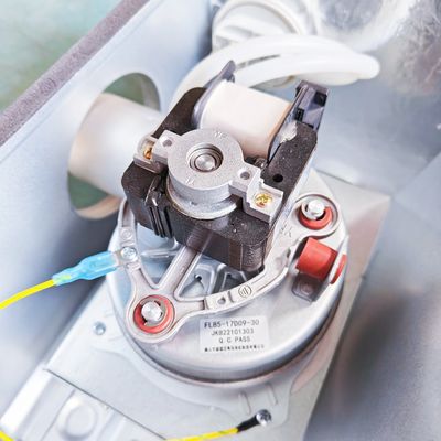 L1PB26-A （F4）のステンレス鋼の貝のガスの熱湯ボイラー壁に取り付けられた包装様式26Kw